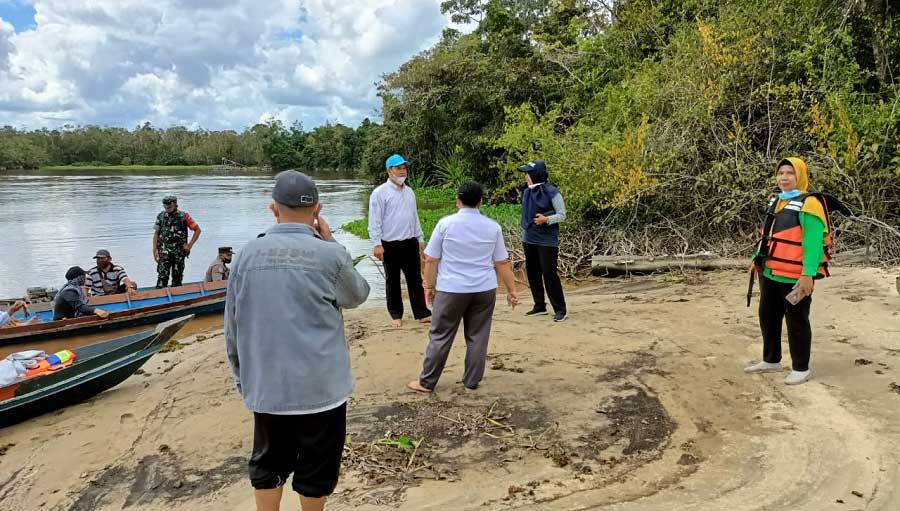 Dinas Perikanan Kota Palangka Raya melakukan survey lokasi Restocking benih ikan di perairan Kameloh Baru Kota Palangka Raya, Rabu (20/7/2022).