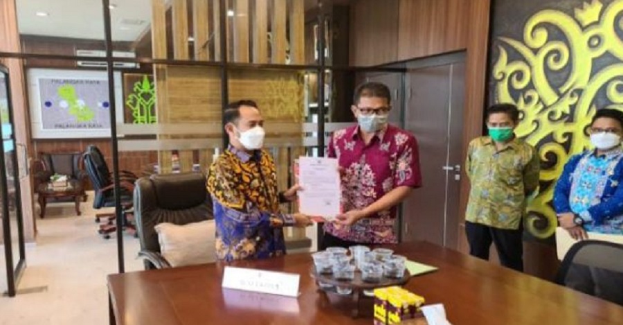 Wali Kota Palangka Raya Fairid Naparin mengeluarkan Surat Edaran (SE) tentang gerakan Pembukaan Lahan Tanpa Bakar (PLTB) sebagai solusi cegah karhutla.