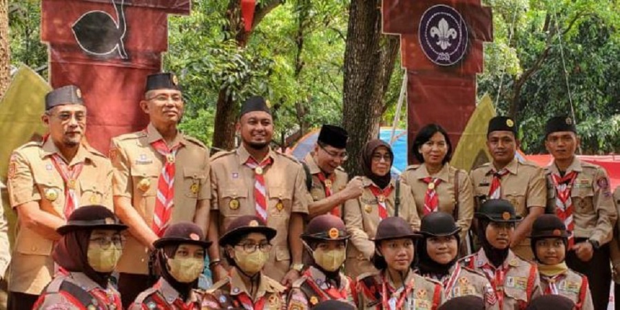 Ketua Kwartir Cabang (Kwarcab) Gerakan Pramuka Palangka Raya Wahid Yusuf meninjau tim kontingen Jambore Nasional (Jamnas) XI tahun 2022, dari