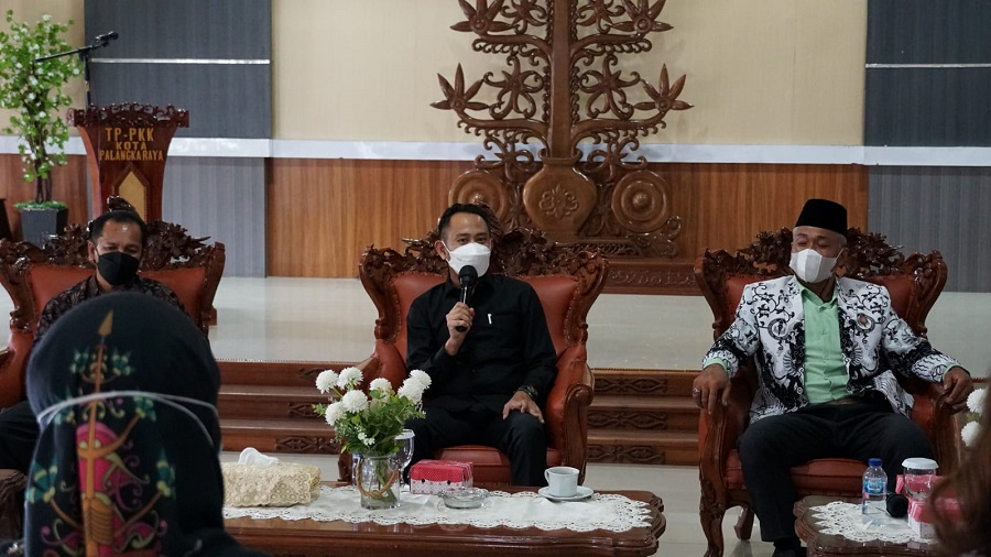 Ketua PGRI Kota Palangka Raya, Sujianto mengaku sangat senang dengan adanya audiensi tersebut dimana para kepala sekolah dapat menyampaikan