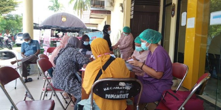 Menyikapi hal itu, Wali Kota Palangka Raya Fairid Naparin meminta masyarakat untuk segera menuntaskan vaksinasi dosis ketiga atau booster.