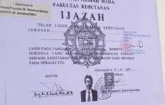 Salinan Ijazah Jokowi yang ditunjukkan ahli kebijakan publik, Bonatua Silalahi. Dok: Eranasional/HO ***.